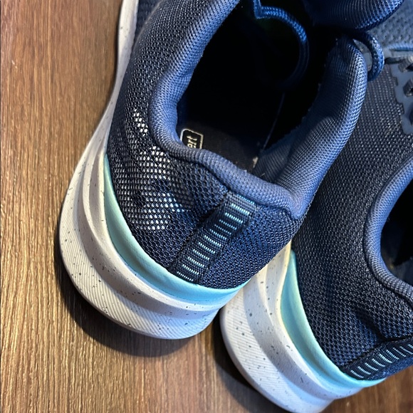 New Balance Dark Blue Athletic running shoes women’s size 8.5 GUC - Picture 8 of 16